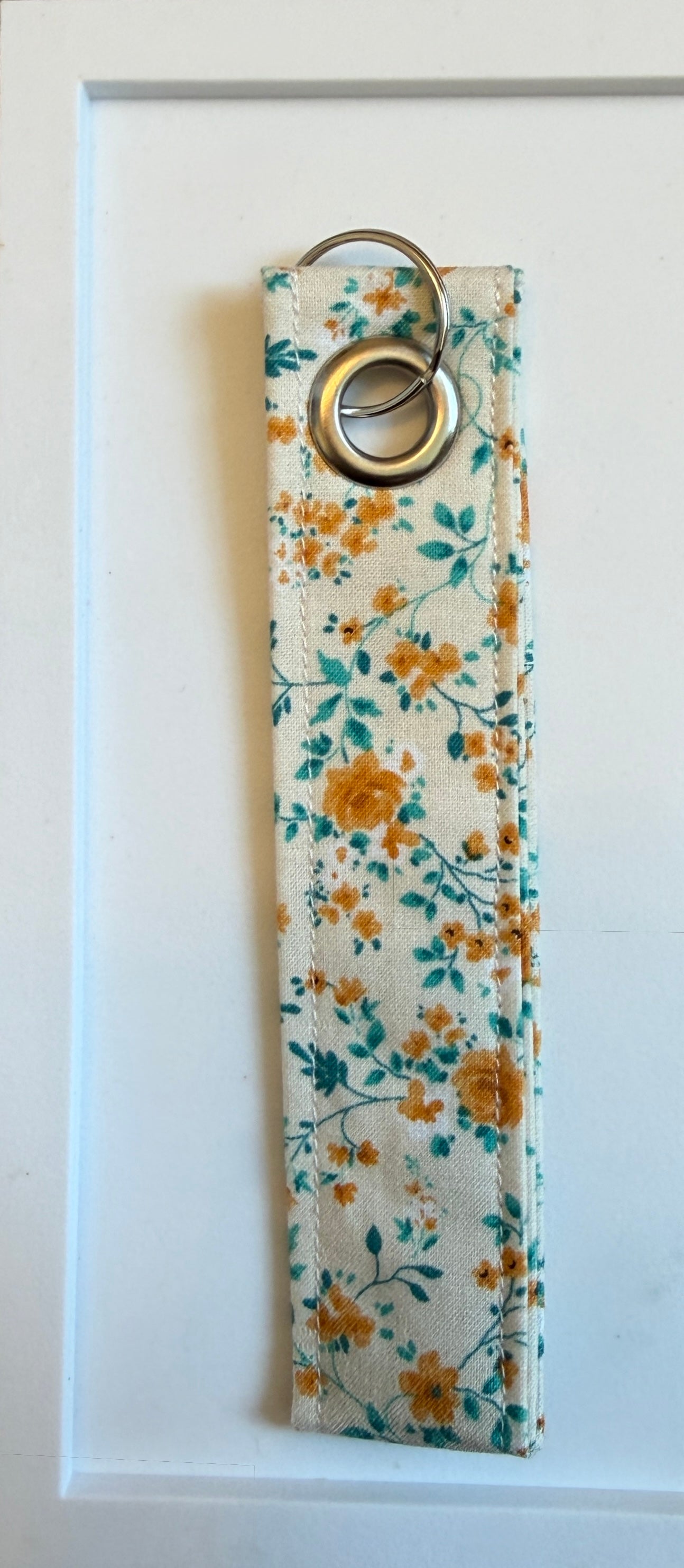 Cream Floral Key Wristlet